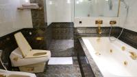 TC-PI305 - Master_Bathroom.JPG